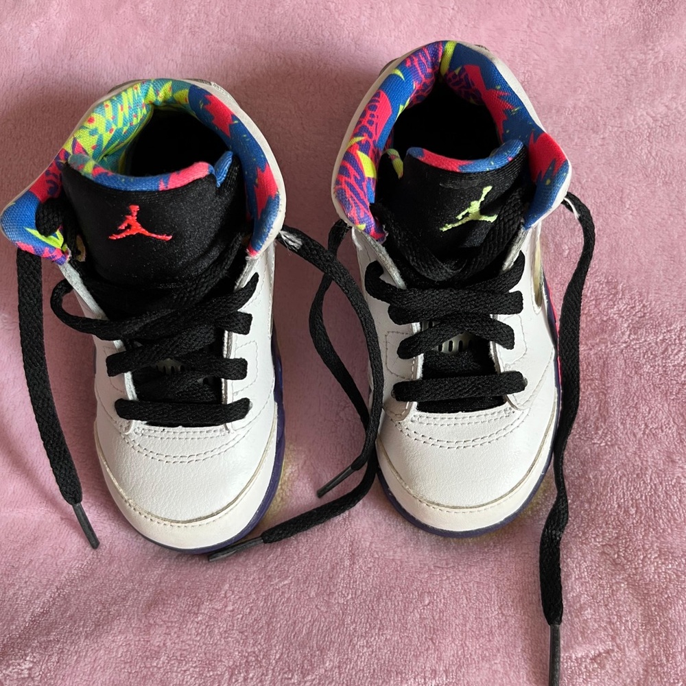 NIKE Kids White and Black Sneakers with Colorful Accents